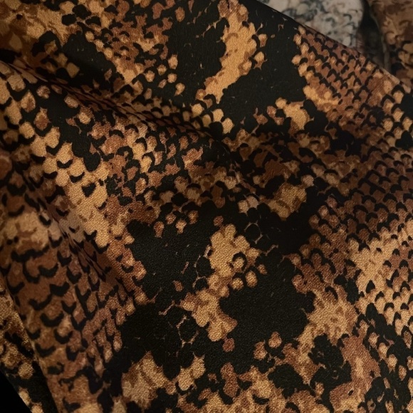 Ann Taylor snake print square neck puff long sleeves pull over blouse top Sz M - Picture 9 of 9